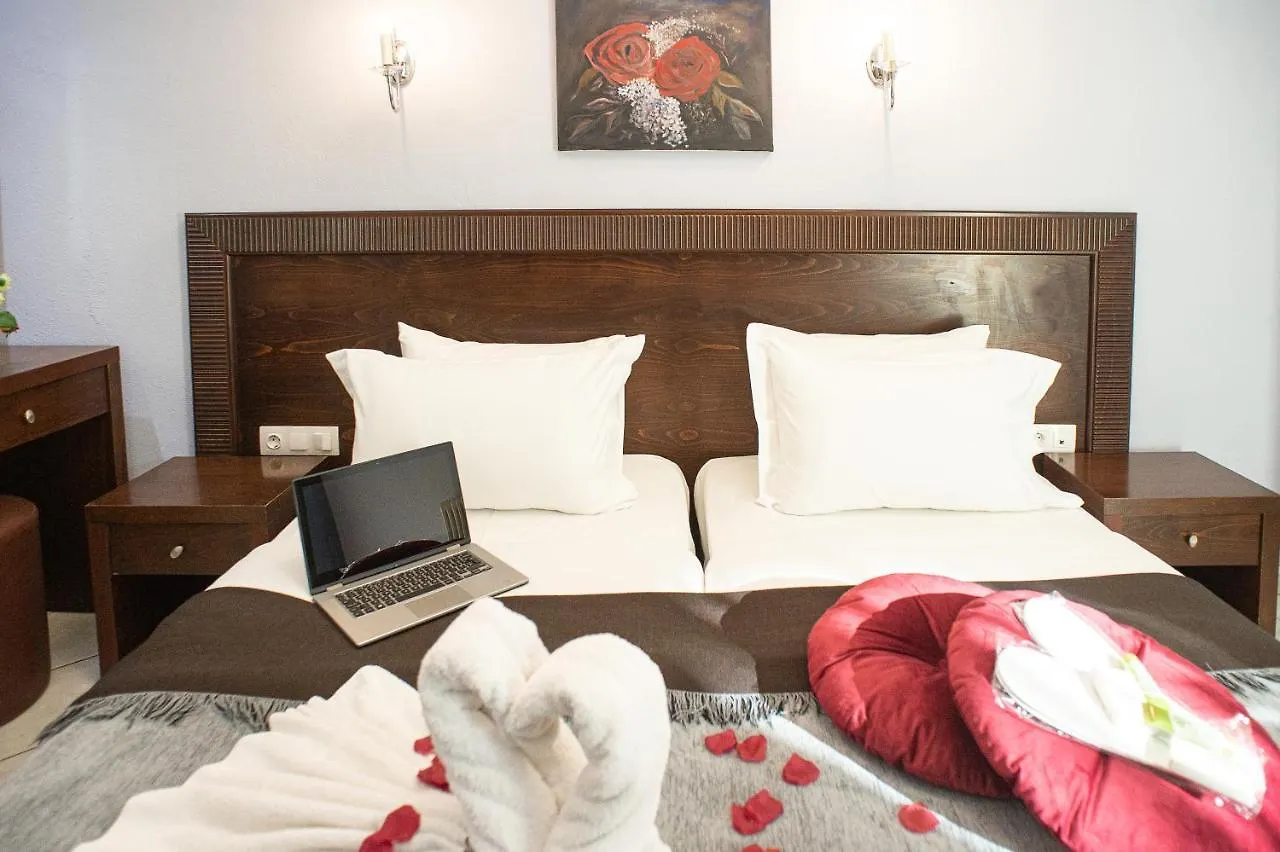 Hotel Pithari Agia Triada